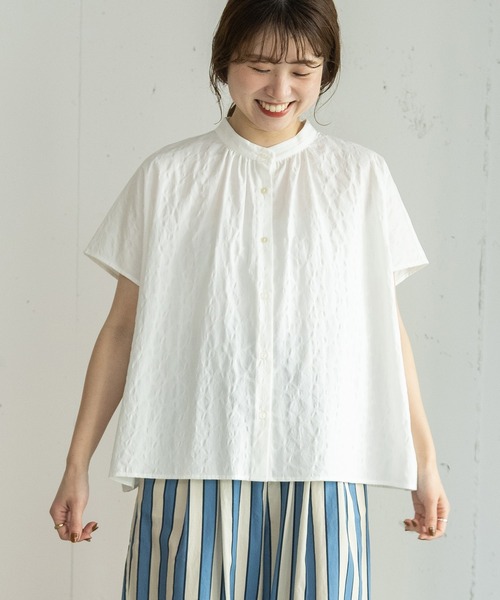 POU DOU DOU(プードゥドゥ)の「ドットジャガードギャザーブラウス(シャツ/ブラウス・レディース・ライトブルー/オフホワイト/ネイビー/イエロー・3)」の2枚目の写真