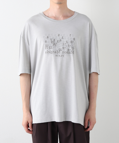 Maison Margiela(メゾンマルジェラ)の「MAISON MARGIELA(メゾン マルジェラ) Chaos logo T-shirt(Tシャツ/カットソー・メンズ・グレー/ブラック・MEDIUM/LARGE/SMALL)」の8枚目の写真
