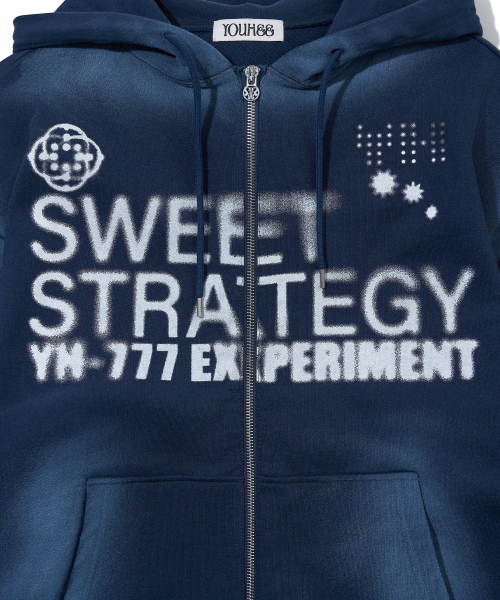 セール】LUCKY SWEET GRAPHIC HOOD ZIP-UP_NAVY（パーカー）｜YOUHEE