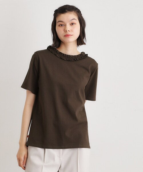 LAURA ASHLEY(ローラアシュレイ)の「【前後2WAY/洗える/コットン100%/日本製/定番人気!】フリルネックカットソー(Tシャツ/カットソー・レディース・ブラウン系/オフホワイト/ブルー/ネイビー・38/40)」の3枚目の写真