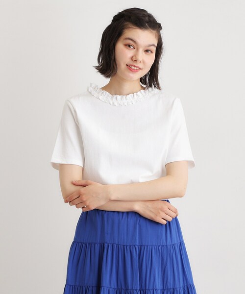 LAURA ASHLEY(ローラアシュレイ)の「【前後2WAY/洗える/コットン100%/日本製/定番人気!】フリルネックカットソー(Tシャツ/カットソー・レディース・ブラウン系/オフホワイト/ブルー/ネイビー・38/40)」の2枚目の写真