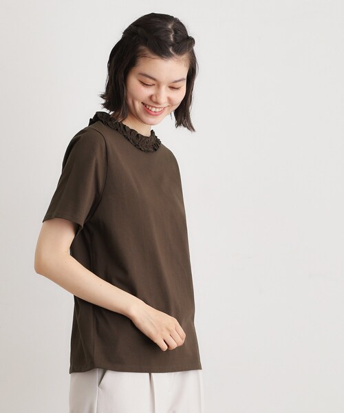 LAURA ASHLEY(ローラアシュレイ)の「【前後2WAY/洗える/コットン100%/日本製/定番人気!】フリルネックカットソー(Tシャツ/カットソー・レディース・ブラウン系/オフホワイト/ブルー/ネイビー・38/40)」の9枚目の写真
