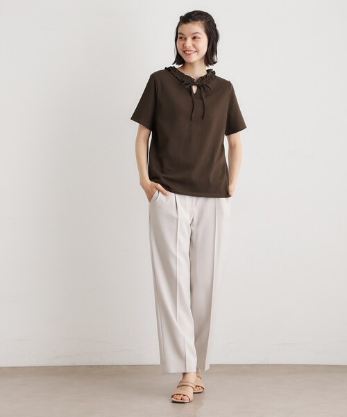 LAURA ASHLEY(ローラアシュレイ)の「【前後2WAY/洗える/コットン100%/日本製/定番人気!】フリルネックカットソー(Tシャツ/カットソー・レディース・ブラウン系/オフホワイト/ブルー/ネイビー・38/40)」の14枚目の写真