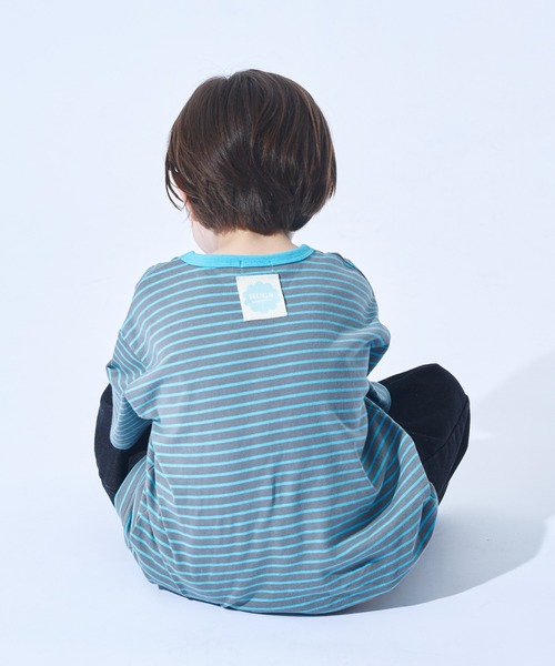 pairmanon(ペアマノン)の「【綿100%】ユニセックス ネームタグ付き 配色カラーボーダー 半袖Tシャツ(Tシャツ/カットソー・キッズ・ライトブルー/チャコールグレー/ホワイト/グリーン/イエロー/パープル・100/110/120/130/140/150/90)」の2枚目の写真