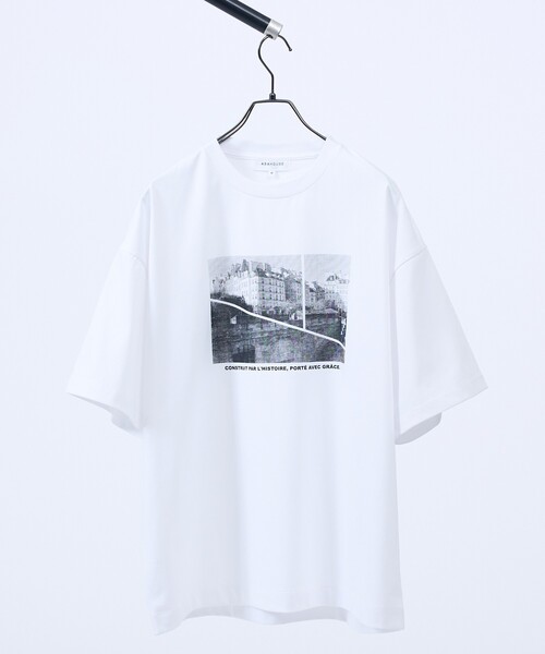 ABAHOUSE(アバハウス)の「PARIS BACK ALLEY フォトプリント 半袖Tシャツ / オーバーサイズ(Tシャツ/カットソー・メンズ・ブラック系その他/ブラック/ホワイト系その他/ホワイト・46/48)」の1枚目の写真