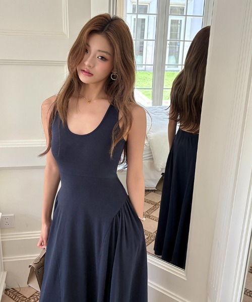 Aelina(エリナ)の「無地ノースリーブワンピース(ワンピース・レディース・ダークブルー・S/M/L)」の15枚目の写真