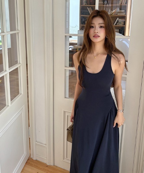 Aelina(エリナ)の「無地ノースリーブワンピース(ワンピース・レディース・ダークブルー・S/M/L)」の19枚目の写真