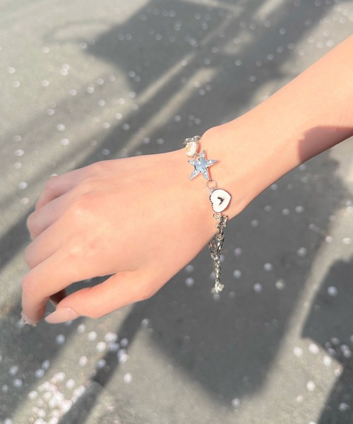 Peony(ピオニー)の「【Peony/ピオニー】マルチチャームミックス シルバーブレスレット(ブレスレット・レディース・シルバー・FREE)」の2枚目の写真