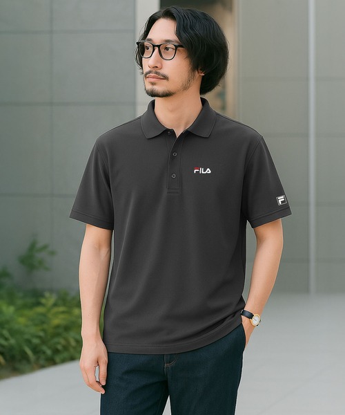 FILA(フィラ)の「【FILA/フィラ】別注 高機能半袖ポロシャツ DRY 抗菌防臭 吸汗速乾 UVカット ワンポイントロゴ刺繍(ポロシャツ・メンズ・ホワイト/ブラック/チャコール/ネイビー・LL/L/M)」の1枚目の写真