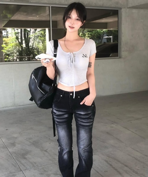 MUCENT(ムセント)の「A'GEM/9 × .kom 『MUCENT/ムセント』 SARON EYELET LACE-UP SLIM FIT HALF TEE/SARONアイレットレースアップスリームフィットTシャツ(Tシャツ/カットソー・レディース・ブラック/グレー/ホワイト・FREE)」の17枚目の写真