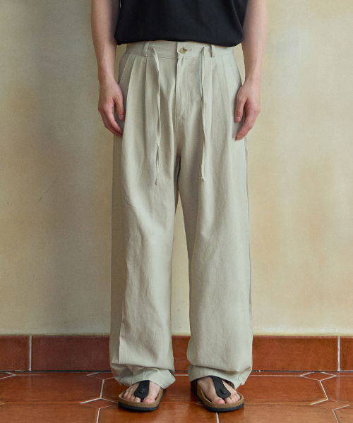 WEDNESDAY OASIS（ウェンズデーオアシス）の「セミカーブトゥイールツーピンタックパンツ_BEIGE(WB6PT12)（その他パンツ・メンズ・Beige・MEDIUM/LARGE）」の3枚目の写真
