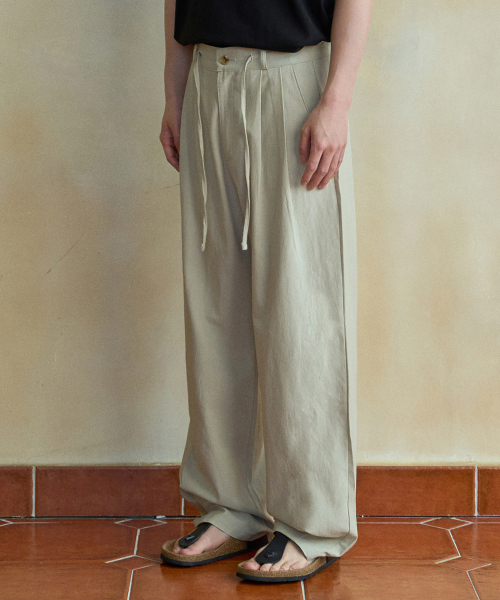 WEDNESDAY OASIS（ウェンズデーオアシス）の「セミカーブトゥイールツーピンタックパンツ_BEIGE(WB6PT12)（その他パンツ・メンズ・Beige・MEDIUM/LARGE）」の4枚目の写真