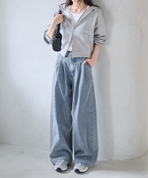 CHAN ME(チャンミ)の「フロントタックデニムパンツ(デニムパンツ・レディース・ライトブルー/インディゴブルー・MEDIUM/LARGE)」の3枚目の写真