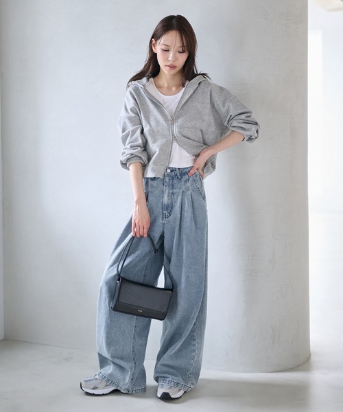 CHAN ME(チャンミ)の「フロントタックデニムパンツ(デニムパンツ・レディース・ライトブルー/インディゴブルー・MEDIUM/LARGE)」の4枚目の写真