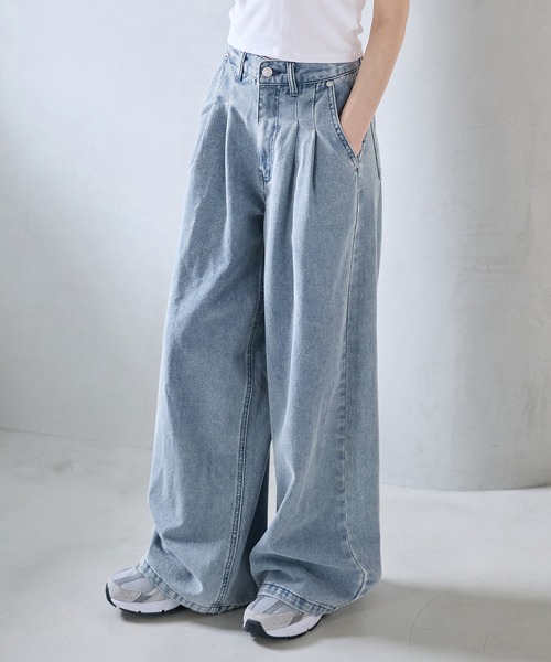 CHAN ME(チャンミ)の「フロントタックデニムパンツ(デニムパンツ・レディース・ライトブルー/インディゴブルー・MEDIUM/LARGE)」の5枚目の写真