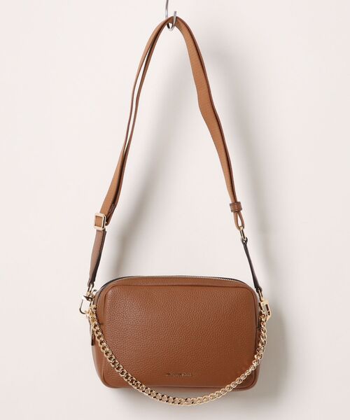 MICHAEL KORS（マイケルコース）の「BRYANT ぺブルレザー ダブルジップ チェーン カメラ クロスボディ ミディアム（ショルダーバッグ・レディース・ブラウン系・FREE）」の6枚目の写真