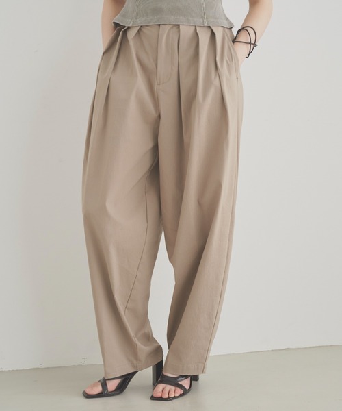 SOEMIN(ソミン)の「Basic slacks/ベーシックタックパンツ(スラックス・レディース・ブラック/ベージュ・FREE)」の1枚目の写真