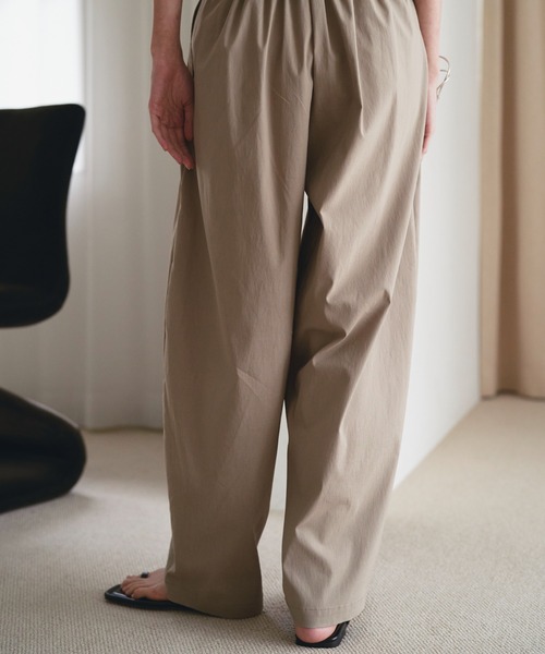 SOEMIN(ソミン)の「Basic slacks/ベーシックタックパンツ(スラックス・レディース・ブラック/ベージュ・FREE)」の3枚目の写真