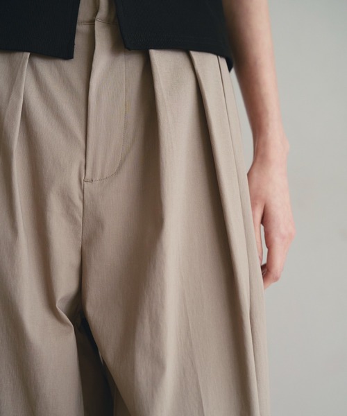 SOEMIN(ソミン)の「Basic slacks/ベーシックタックパンツ(スラックス・レディース・ブラック/ベージュ・FREE)」の4枚目の写真