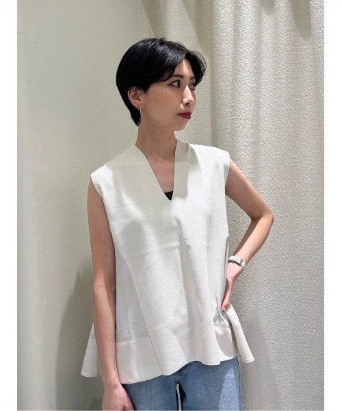 ESTNATION（エストネーション）の「ESTNATION / サーブル ジョーゼットコンビ Vネックニット（ニット/セーター・レディース・ブラック/オフホワイト/ネイビー・FREE）」の11枚目の写真