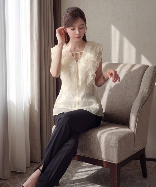Leja(レジャ)の「【LEJA】シアーオーガンジーラッフルフリルノースリーブブラウス(シャツ/ブラウス・レディース・ベージュ/ブルー/ブラック・FREE)」の8枚目の写真