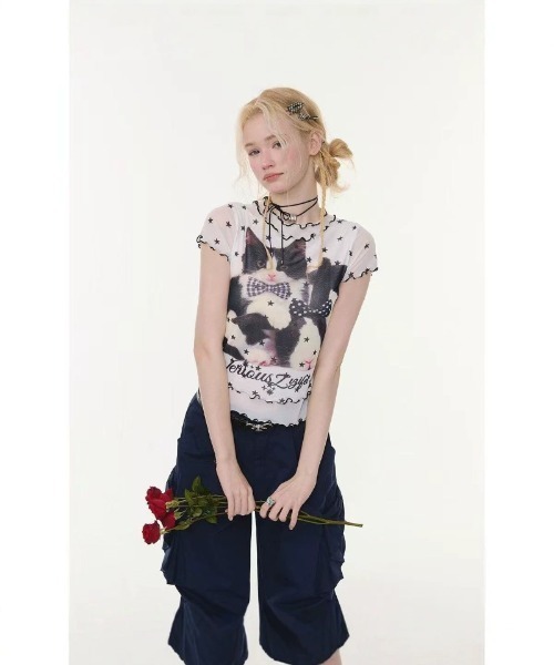 Ritzy(リッツィー)の「Y2K 子ネコリボンプリント+星柄メロウカットクロップ T(Tシャツ/カットソー・レディース・ホワイト・M)」の1枚目の写真