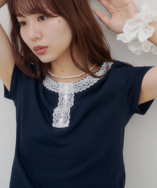 DISCOAT(ディスコート)の「【umm.】レースヘンリー半袖プルオーバー(Tシャツ/カットソー・レディース・グレー/アイボリー/ネイビー・FREE)」の1枚目の写真