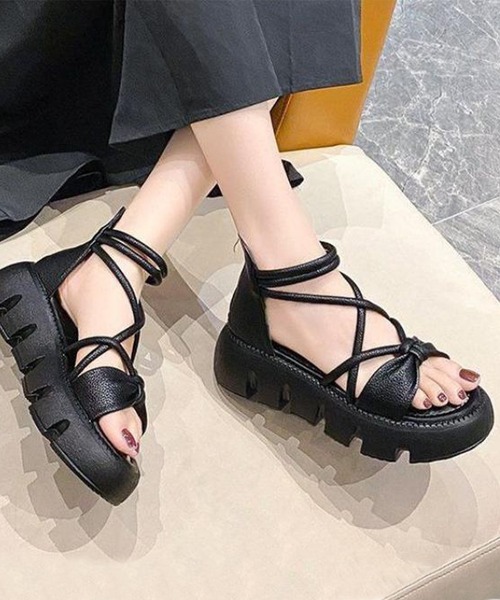 Songe(ソンジュ)の「ストラップ厚底サンダル(サンダル・レディース・ブラック/アイボリー・22.5cm/23cm/23.5cm/24cm/24.5cm)」の9枚目の写真