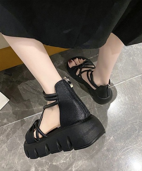 Songe(ソンジュ)の「ストラップ厚底サンダル(サンダル・レディース・ブラック/アイボリー・22.5cm/23cm/23.5cm/24cm/24.5cm)」の6枚目の写真