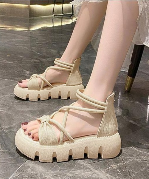 Songe(ソンジュ)の「ストラップ厚底サンダル(サンダル・レディース・ブラック/アイボリー・22.5cm/23cm/23.5cm/24cm/24.5cm)」の15枚目の写真
