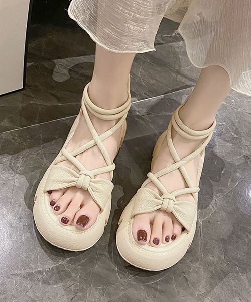 Songe(ソンジュ)の「ストラップ厚底サンダル(サンダル・レディース・ブラック/アイボリー・22.5cm/23cm/23.5cm/24cm/24.5cm)」の12枚目の写真