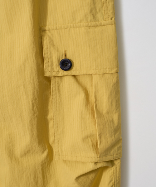 GARMENTS FAB（ガーメンツファブ）の「8 Buttons Parachute Nylon Pants (YELLOW)（スウェットパンツ・レディース・その他・LARGE/MEDIUM）」の4枚目の写真