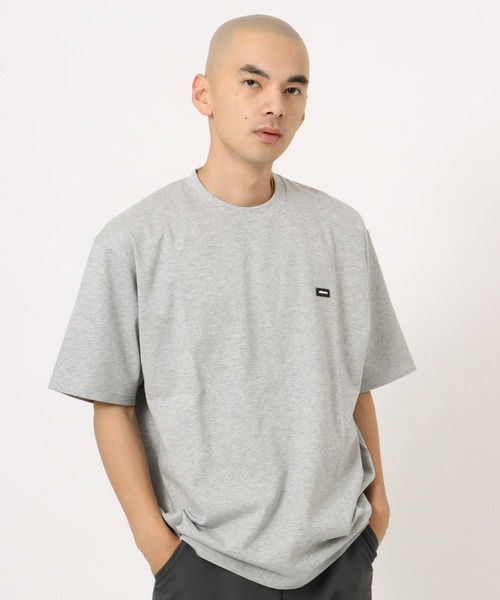 atmos（アトモス）の「atmos Patch Logo T-Shirt / アトモス パッチロゴ T-シャツ（Tシャツ/カットソー・メンズ・ブラック/ホワイト/グレー・3XL/XXL/L/M/XL/S）」の3枚目の写真