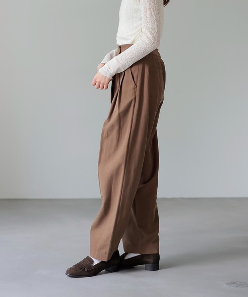 Jines(ジネス)の「とろみツイルアシメタックパンツ(スラックス・レディース・ブラック/モカ・38)」の12枚目の写真