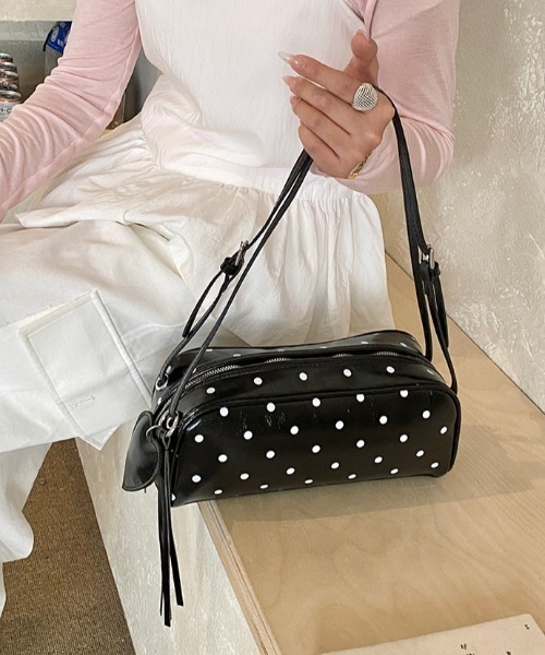 mebole(メボレ)の「dot square shoulder bag(ショルダーバッグ・レディース・アイボリー/ブラック・FREE)」の1枚目の写真