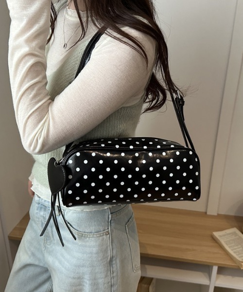 mebole(メボレ)の「dot square shoulder bag(ショルダーバッグ・レディース・アイボリー/ブラック・FREE)」の9枚目の写真