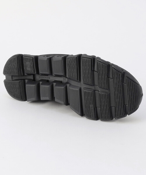 On（オン）の「ON/オン Cloud 6[23.5cm～24.5cm展開]/クラウド6（スニーカー）（スニーカー・レディース・ブラック/オフホワイト・7.5/6.5）」の9枚目の写真