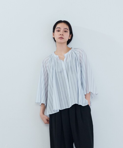 ADIEU TRISTESSE(アデュートリステス)の「フレアーシルエットブラウス(シャツ/ブラウス・レディース・ブルー系その他/ブラック系その他/ベージュ系その他・38)」の3枚目の写真
