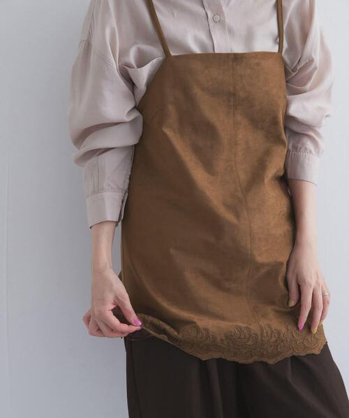 URBAN RESEARCH DOORS（アーバンリサーチドアーズ）の「ヘム刺繍スエードライクキャミソール（その他トップス・レディース・カーキ/キャメル・FREE）」の17枚目の写真