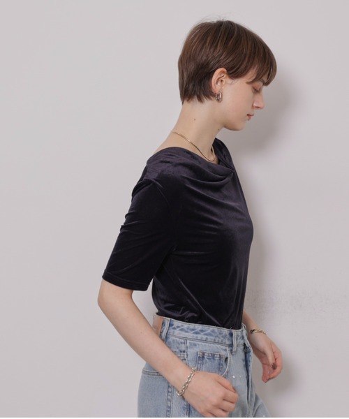 CADUNE(カデュネ)の「ベロアドレープカットソー(Tシャツ/カットソー・レディース・ベージュ/ブラック・38)」の9枚目の写真