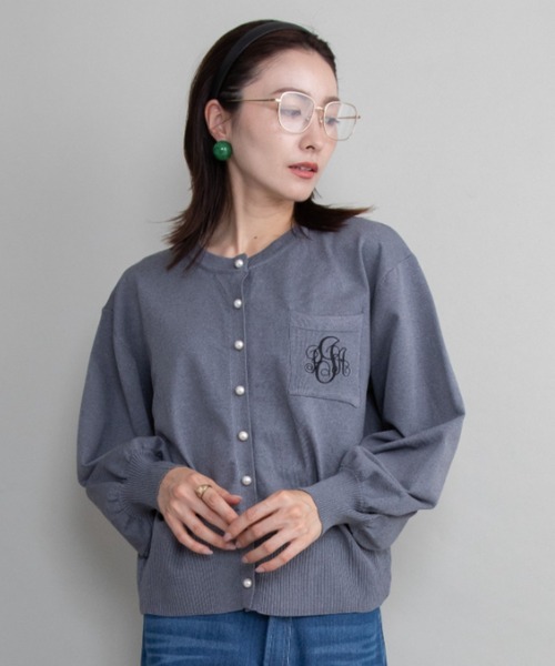 lodie(ロディ)の「胸ロゴ刺繍ニットカーデ(カーディガン/ボレロ・レディース・ベージュ/ブラック/グレー・FREE)」の2枚目の写真