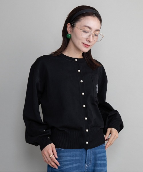 lodie(ロディ)の「胸ロゴ刺繍ニットカーデ(カーディガン/ボレロ・レディース・ベージュ/ブラック/グレー・FREE)」の4枚目の写真