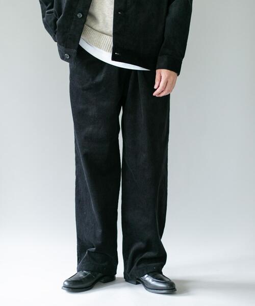 URBAN RESEARCH DOORS(アーバンリサーチドアーズ)の「2タックコーデュロイトラウザー(その他パンツ・メンズ・チャコールグレー/ブラック/モカ・LARGE/MEDIUM)」の2枚目の写真