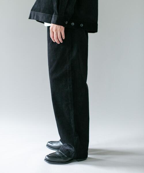 URBAN RESEARCH DOORS(アーバンリサーチドアーズ)の「2タックコーデュロイトラウザー(その他パンツ・メンズ・チャコールグレー/ブラック/モカ・LARGE/MEDIUM)」の11枚目の写真