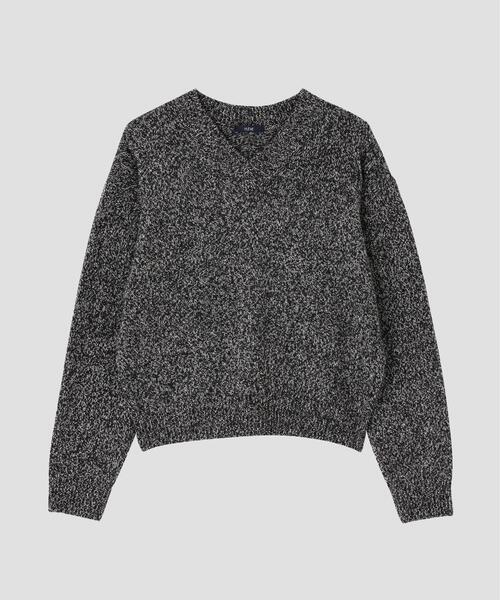 YLEVE(イレーヴ)の「YLEVE / WOOL CASHMERE MELANGE KNIT V NECK PULL OVER(ニット/セーター・レディース・ブラック/ブルー・1)」の4枚目の写真