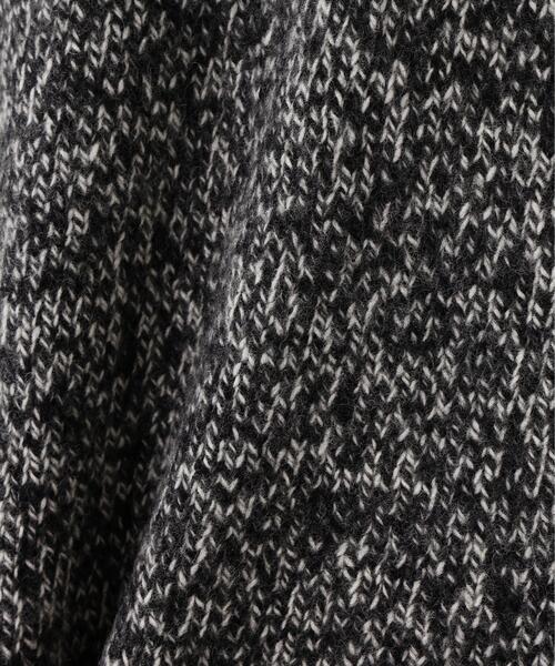 YLEVE(イレーヴ)の「YLEVE / WOOL CASHMERE MELANGE KNIT V NECK PULL OVER(ニット/セーター・レディース・ブラック/ブルー・1)」の5枚目の写真