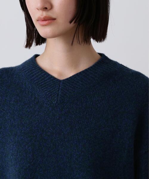 YLEVE(イレーヴ)の「YLEVE / WOOL CASHMERE MELANGE KNIT V NECK PULL OVER(ニット/セーター・レディース・ブラック/ブルー・1)」の9枚目の写真