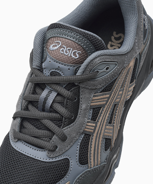 ASICS(アシックス)の「ASICS(アシックス) GEL-NYC2.0 1203A895(スニーカー・メンズ・ブラック・25.5cm/26cm/26.5cm/27cm/27.5cm/28cm/29cm)」の4枚目の写真