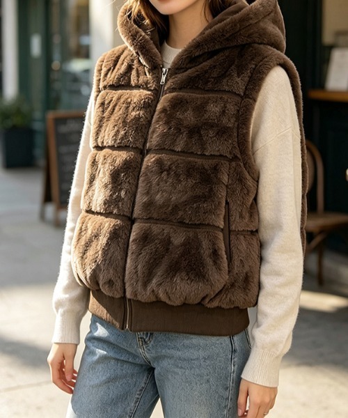 LUCPY(ラクピー)の「ファー切替 フーデッド中綿ジャケット(その他アウター・レディース・ホワイト/ブラック/グレー/ブラウン・MEDIUM/XX-LARGE/X-LARGE/LARGE)」の5枚目の写真