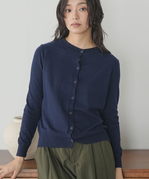 mili an deni(ミリアンデニ)の「ウォッシャブルクルーネックベーシックニットカーディガン(カーディガン/ボレロ・レディース・ブルー/チャコールグレー/ブラック/ネイビー/アイボリー/ライトベージュ・M)」の5枚目の写真
